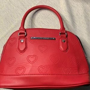 Betsey Johnson Red Heart pre-Owned Cross body Purse with Straps